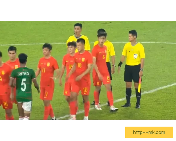 中国男足客场顽强逼平印尼延续出线悬念全队拼劲点燃球迷希望与期待 中国男足客场顽强逼平印尼延续出线悬念全队拼劲点燃球迷希望与期待
